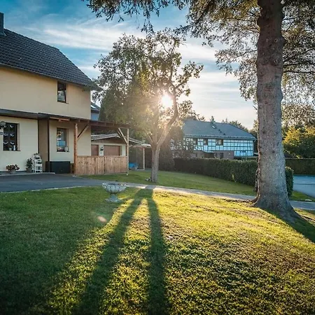 Summer House Eifel Comfortable 別荘 モンシャウ